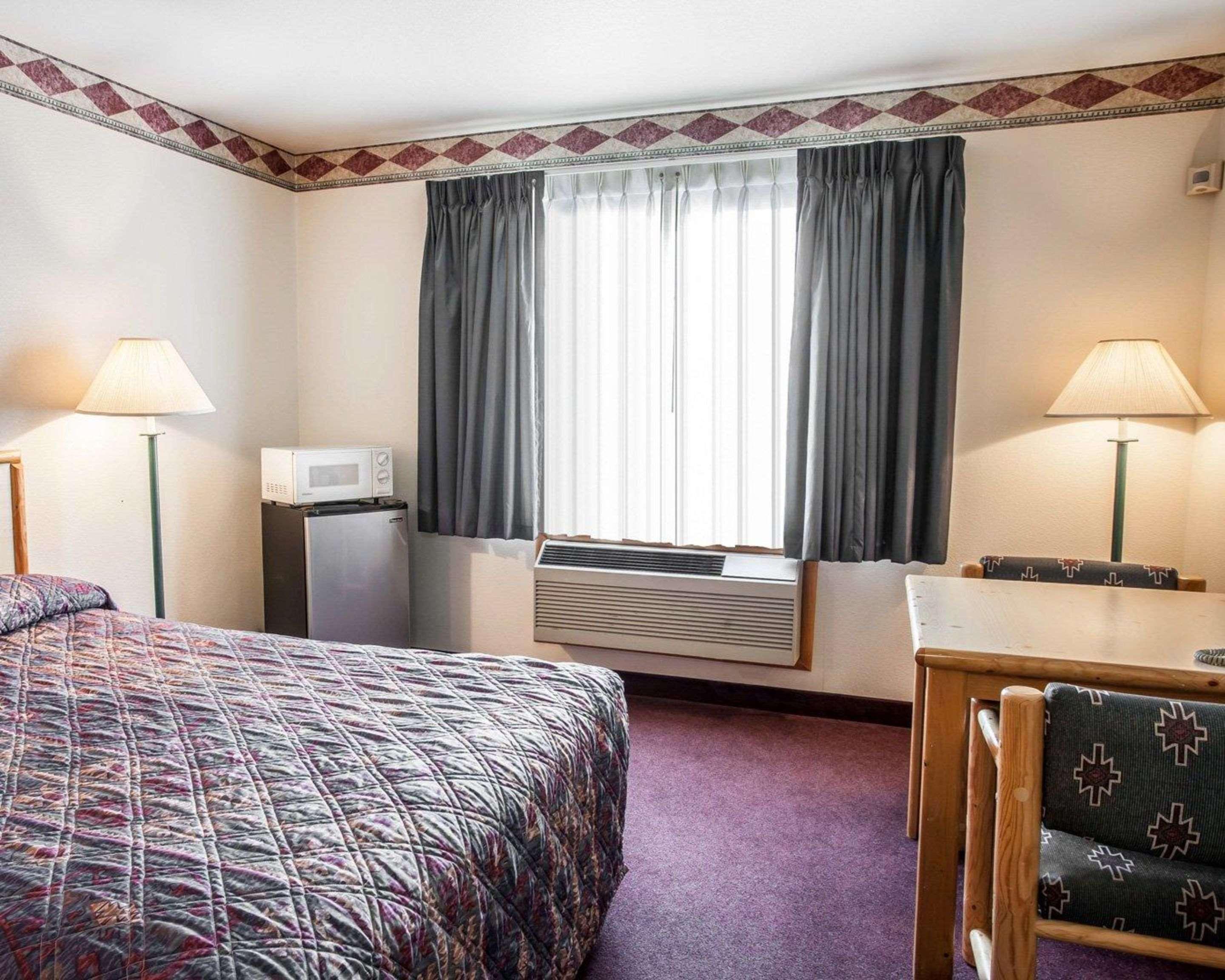 Rodeway Inn & Suites Spokane Exterior photo