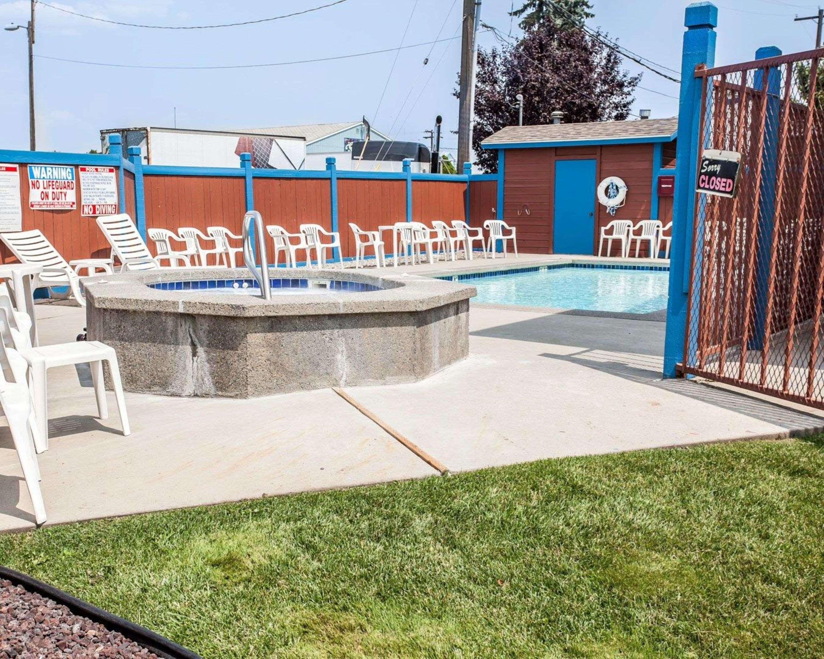 Rodeway Inn & Suites Spokane Exterior photo