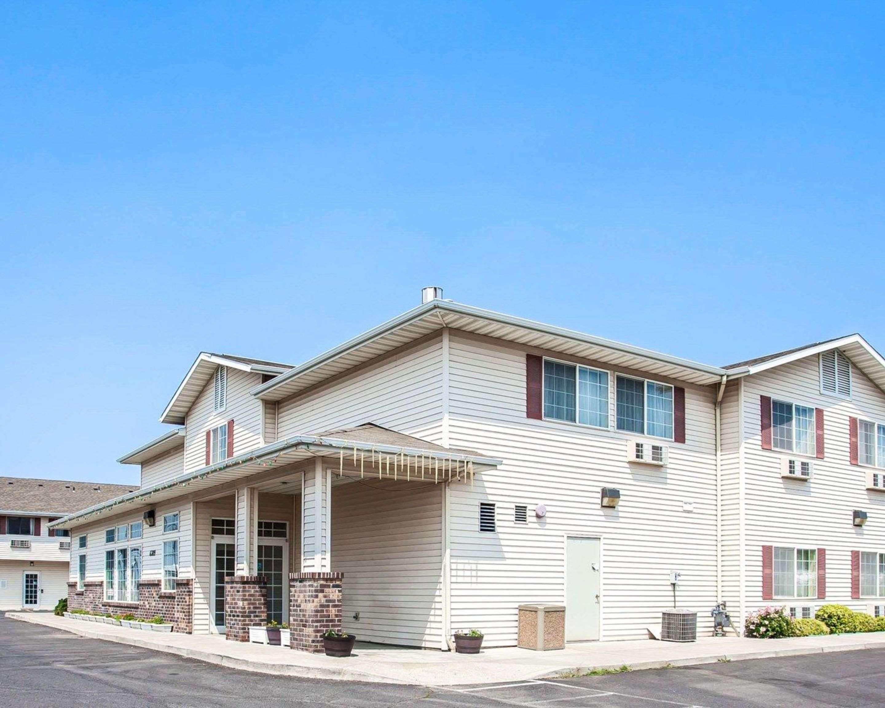 Rodeway Inn & Suites Spokane Exterior photo