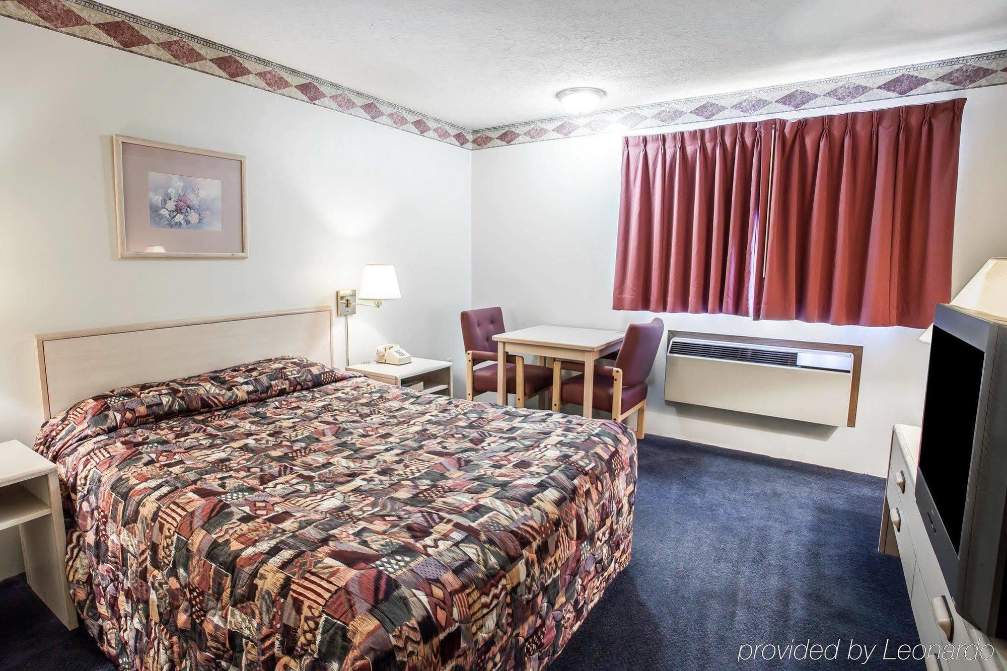 Rodeway Inn & Suites Spokane Exterior photo