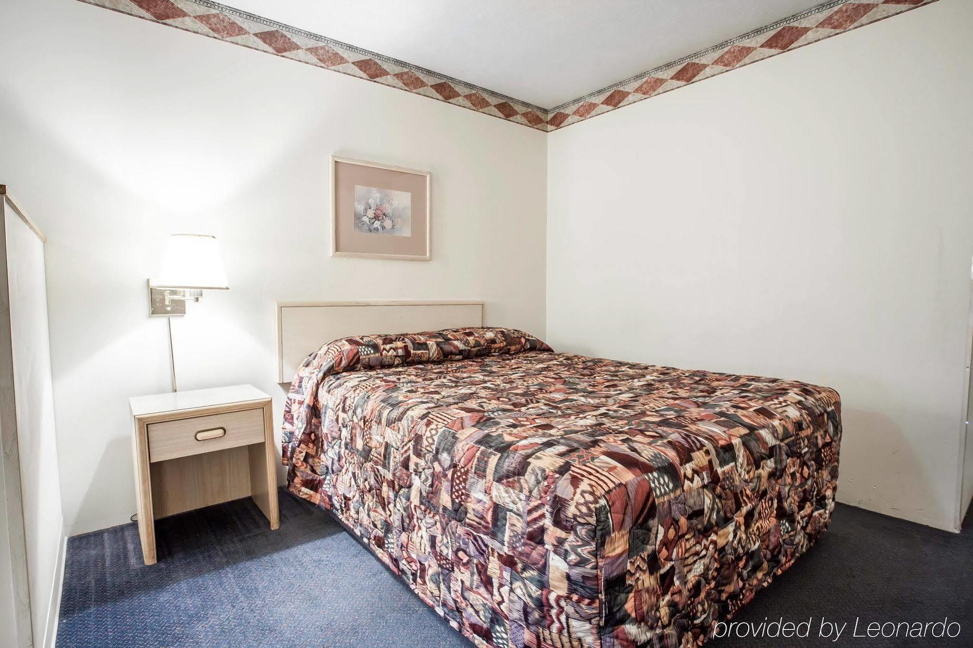 Rodeway Inn & Suites Spokane Exterior photo